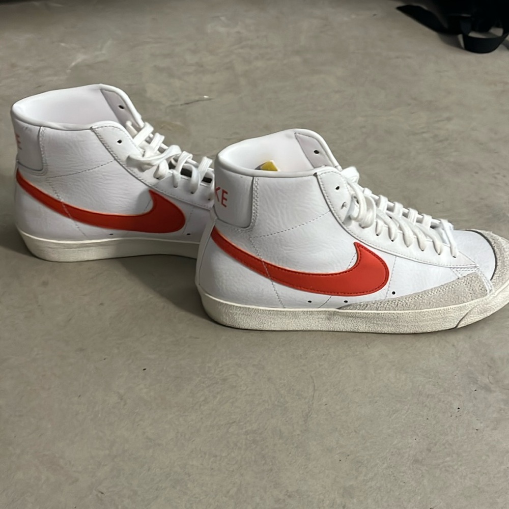 Nike blazers men’s size 10 women’s 11.5